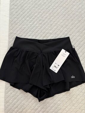 ALO Yoga V cute running short black size S BNWT